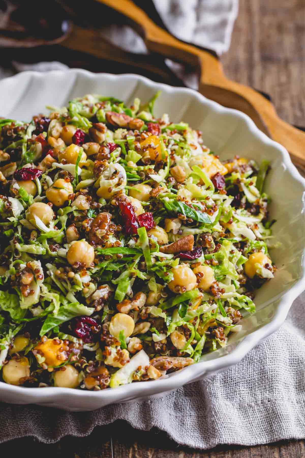 brussel sprouts salad with quinoa - Article 1